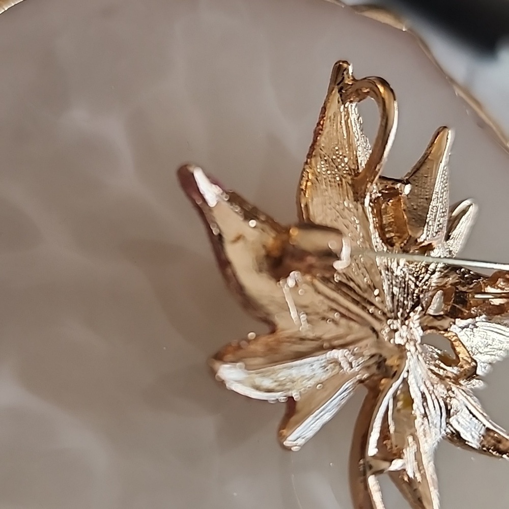 PEARL CENTER SPARKLE  Leaf  Fall BROOCH BEAUTIFUL PINKS AND Yellows - Picture 4 of 6